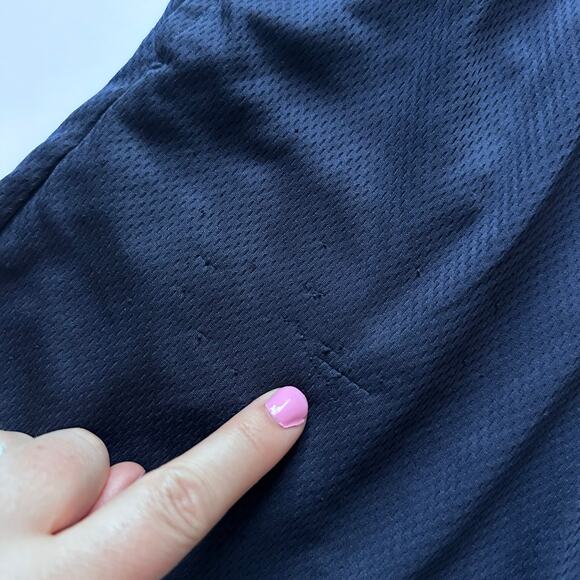 All in Motion shorts - Picture 2 of 3